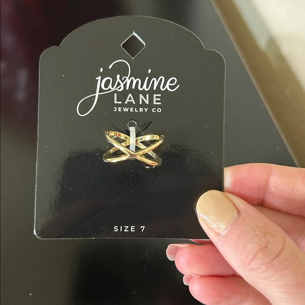 6 Piece Jewelry & Accessory Bundle - Ring Necklace Bracelets Earrings Hair Clip - Picture 2 of 16